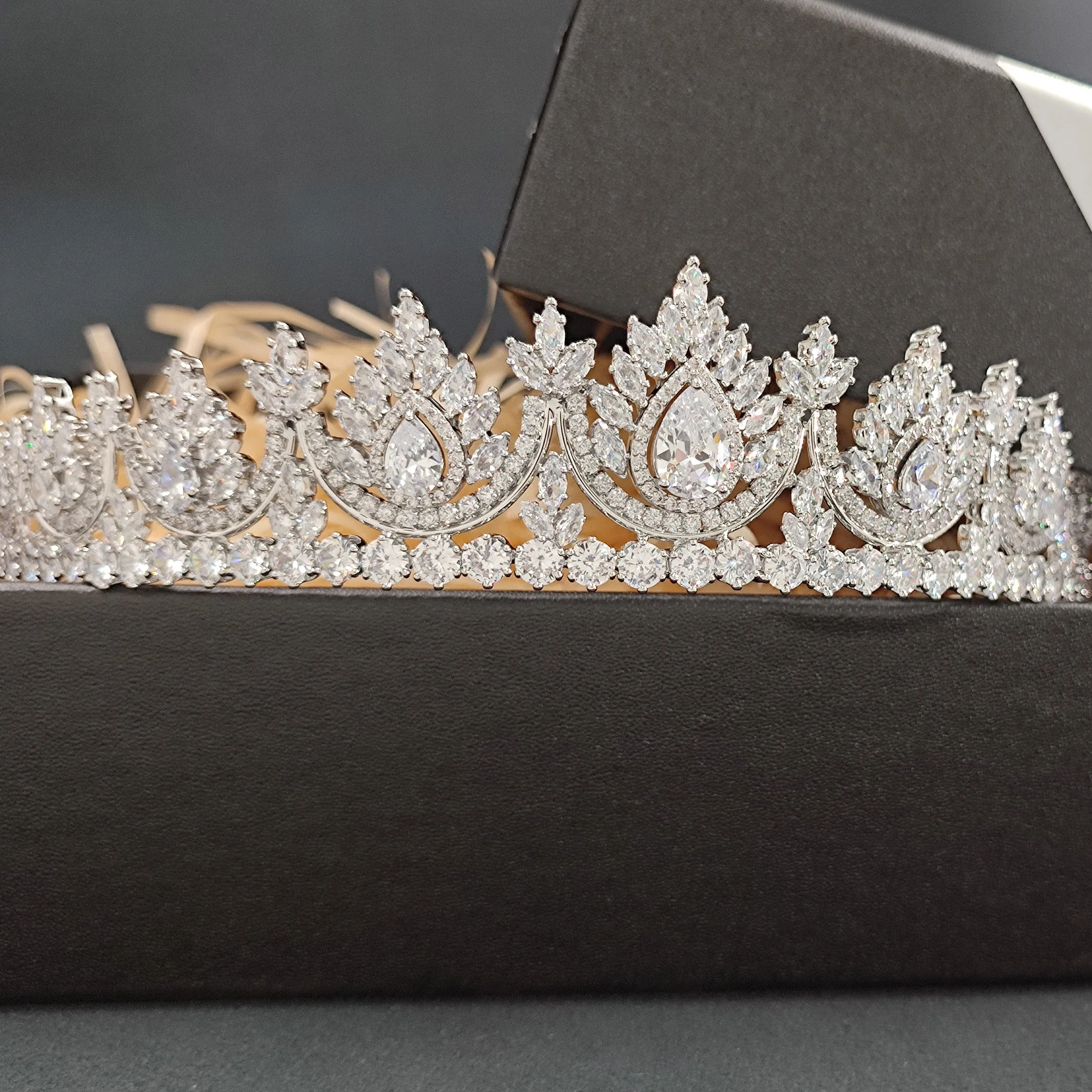 Class 5A Zirconia Wedding Tiara,Crystal Bride Tiaras for Bride FK68602