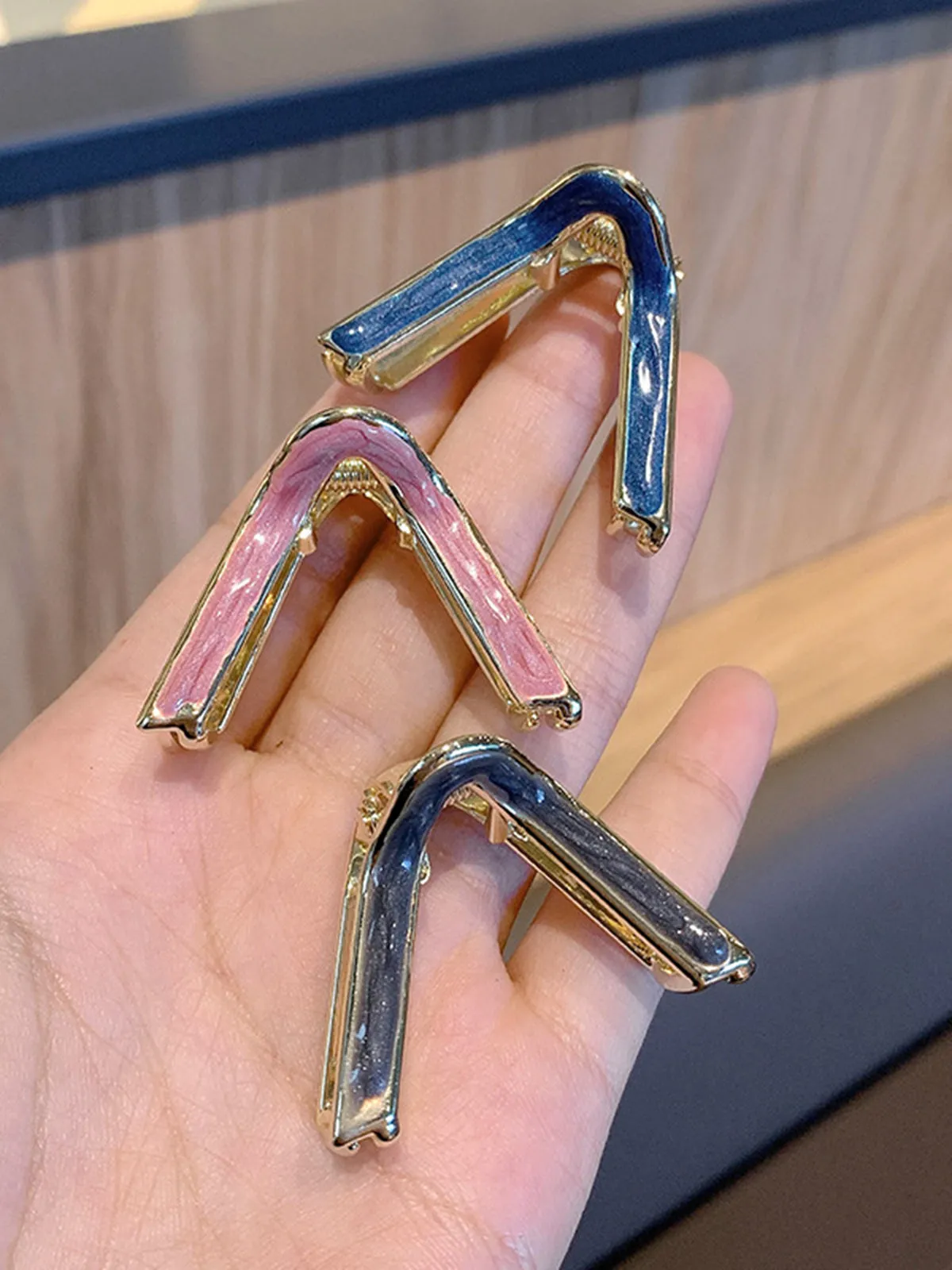 V-Shaped Claws Barrettes Hair Clips