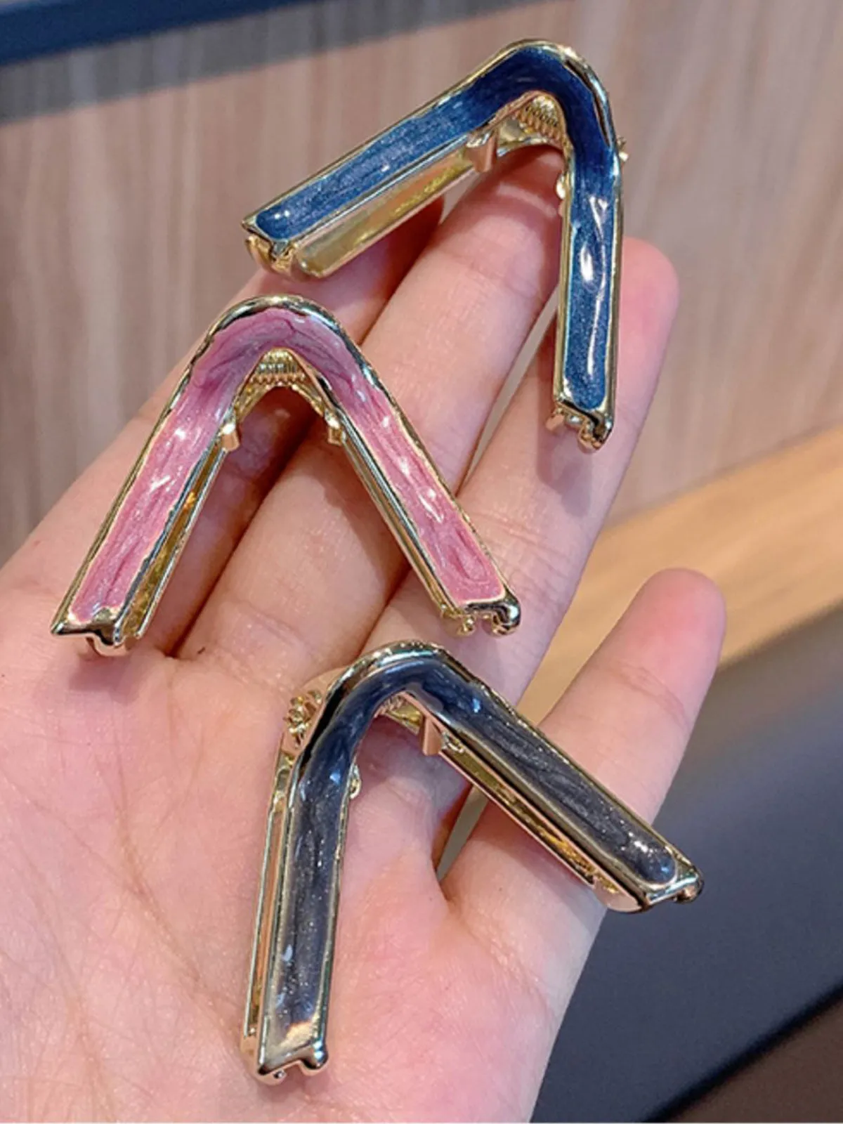V-Shaped Claws Barrettes Hair Clips