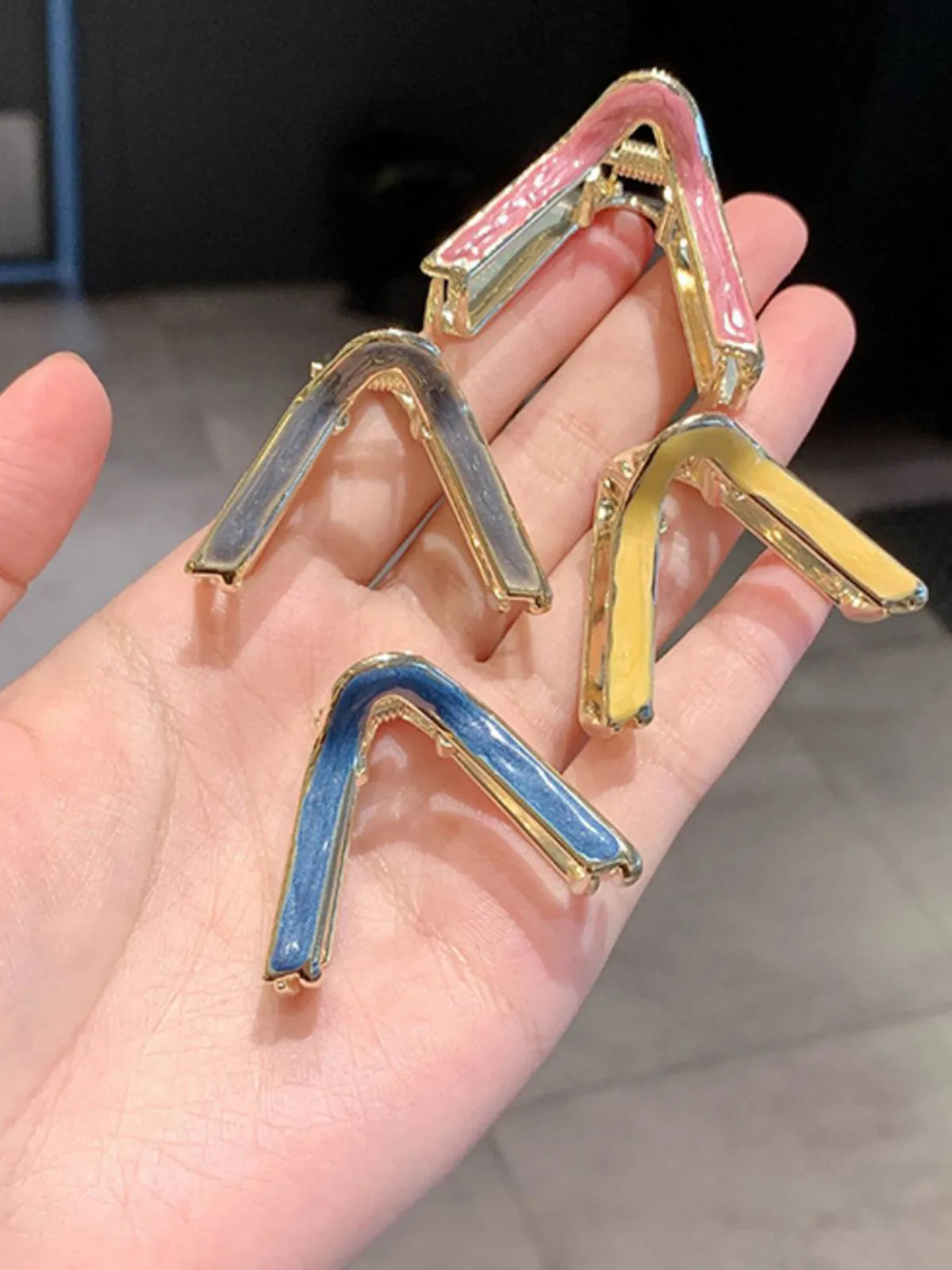V-Shaped Claws Barrettes Hair Clips